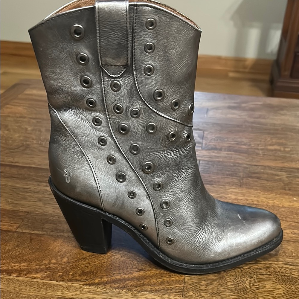 Frye Mustang Grommet Short Leather Ankle & Booties Boots size 8.5